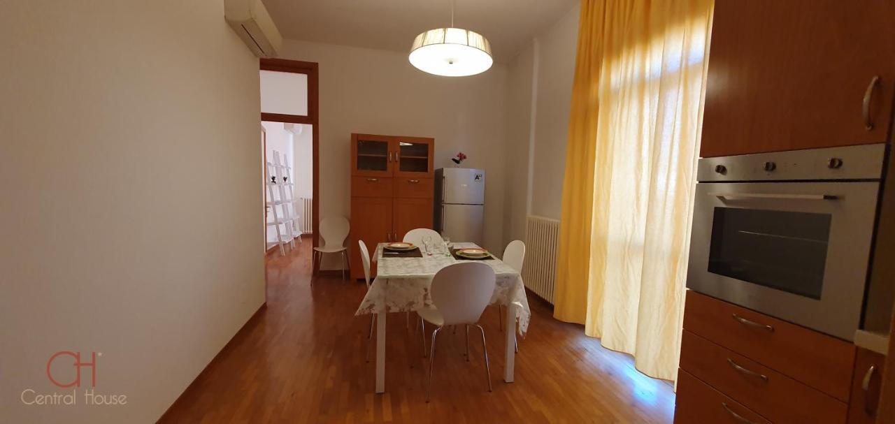 לצ'ה Central House מראה חיצוני תמונה