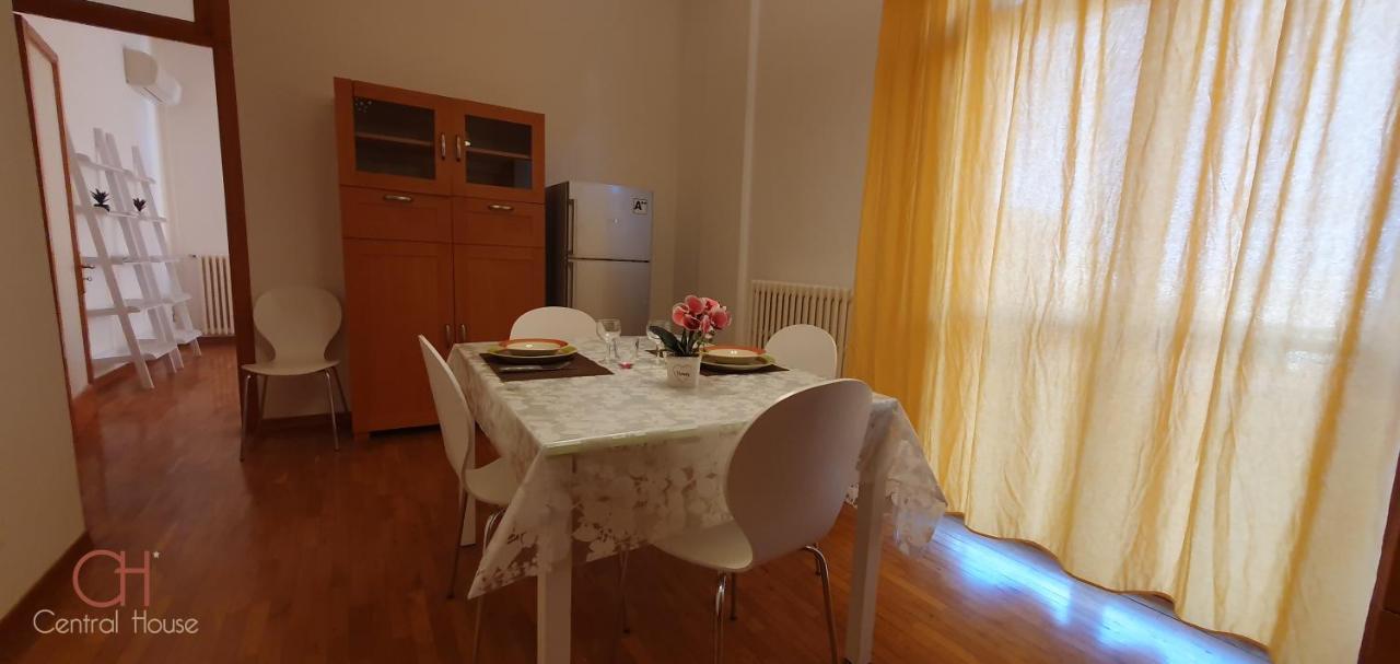 לצ'ה Central House מראה חיצוני תמונה